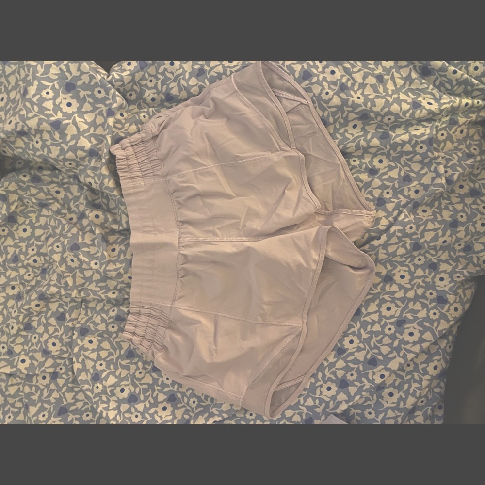 Lululemon hotty hot high rise, 2.5 in shorts